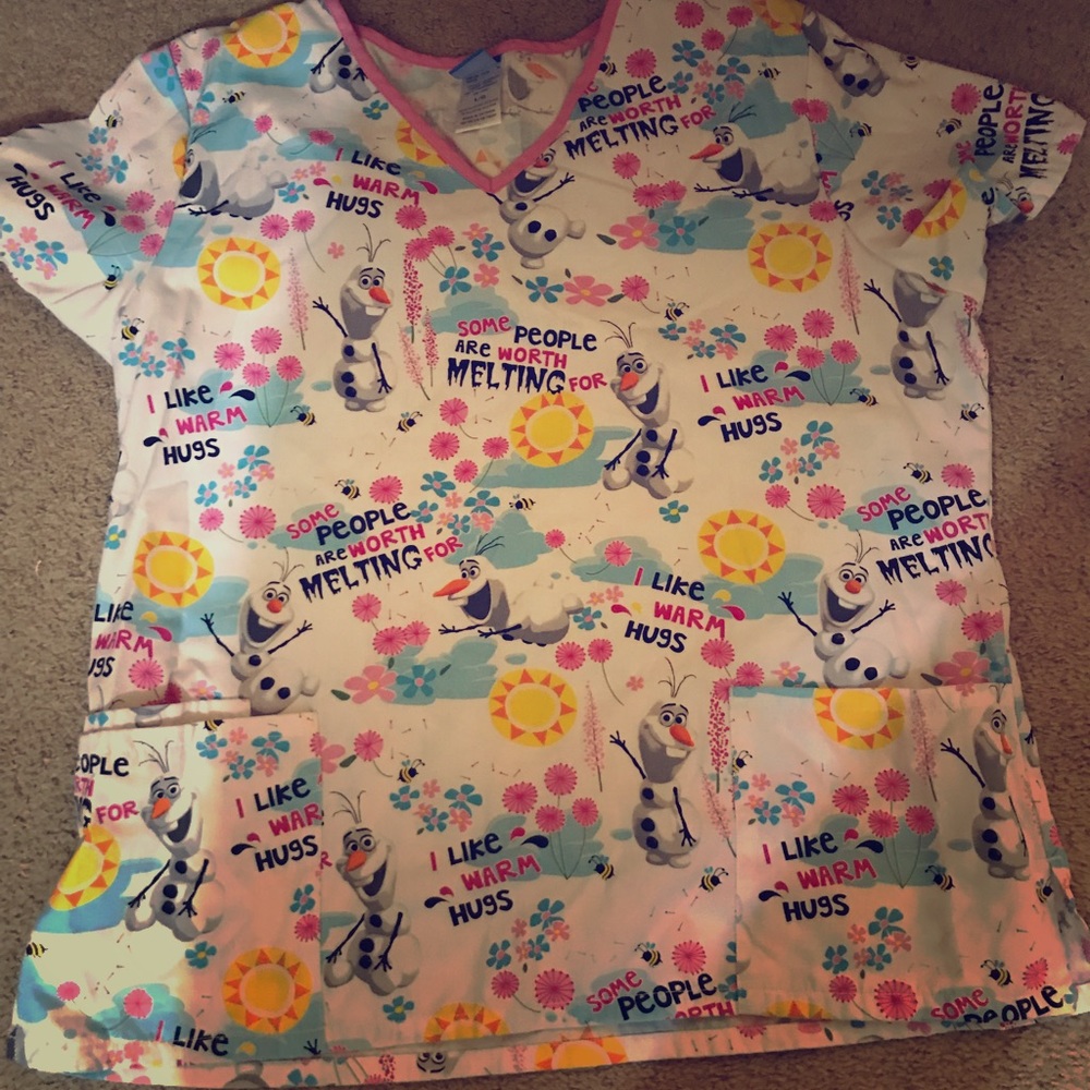 Olaf Disney scrub top ❄️❄️